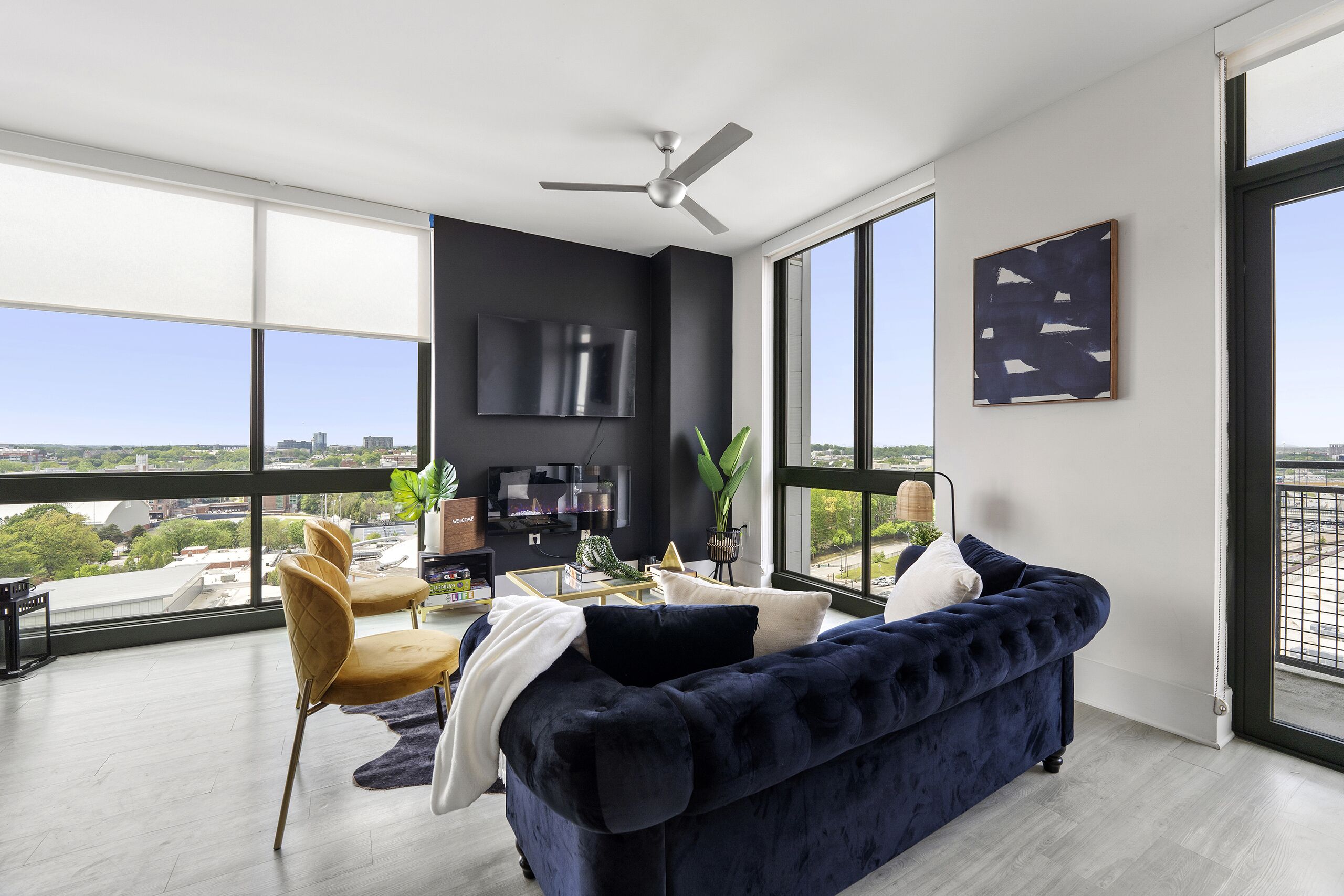 LUXURY CORNER UNIT IN THE HEART OF MIDTOWN-FREE PARKING