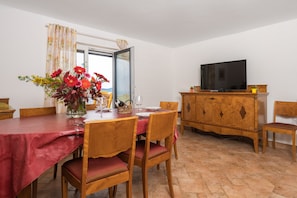 Dining - Grandiose panoramic view, holiday home with above ground pool (Plomin - Zagorje)