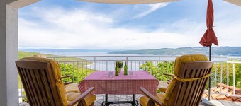 Grandiose panoramic view, holiday home with above ground pool