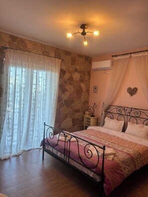 3 bedrooms, iron/ironing board, Internet, bed sheets