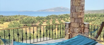 Villa Othon - Leni
Τhe most beautiful sunsets in the Laconian Gulf.
