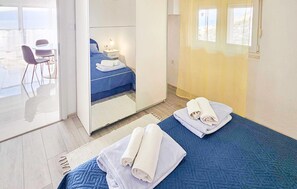 1 bedroom, free WiFi, bed sheets - Stunning apartment in Senj with kitchen (Senj)