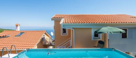 حمّام سباحة خارجي