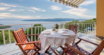 Beautiful apartment with stunning views over Kvarner Bay and above-ground pool