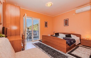 6 Schlafzimmer, Reisekinderbett, kostenloses WLAN, Bettwäsche