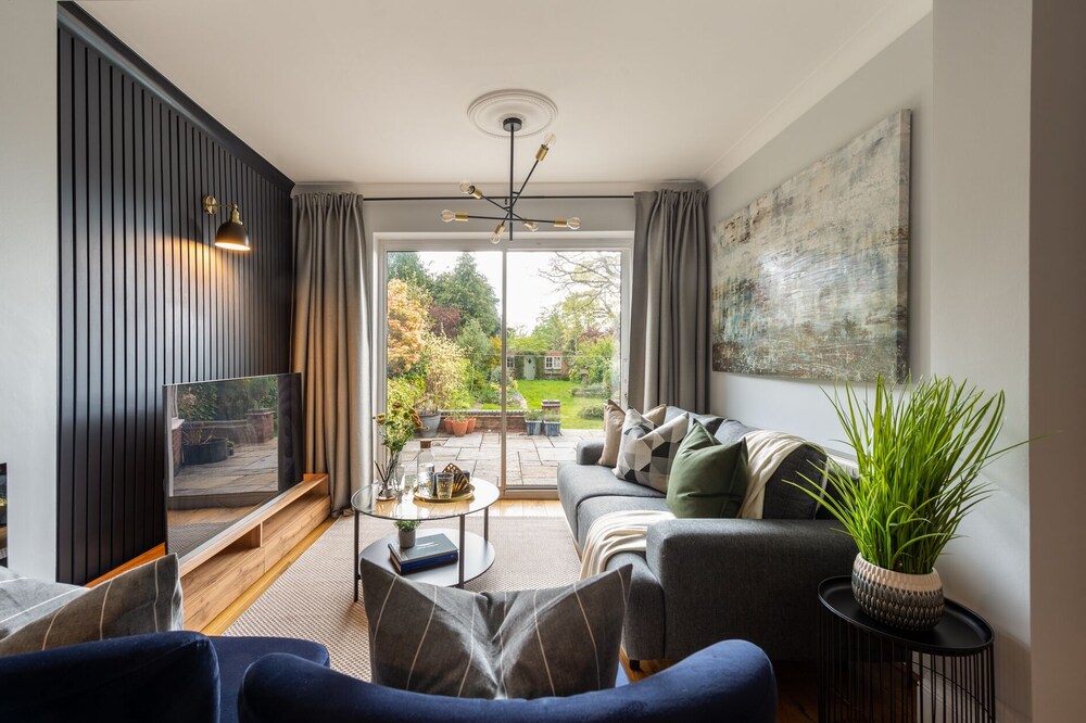 *New Exclusive* Stylish Luxury House - Sleeps 9