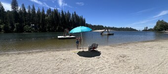 Twain Harte Lake retreat w/ summer lake access, walk to town, close to skiing