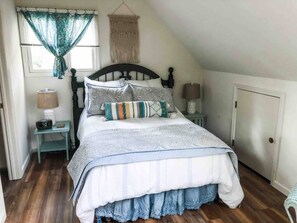 2 bedrooms, desk, travel cot, free WiFi