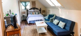 Twain Harte Lake retreat w/ summer lake access, walk to town, close to skiing