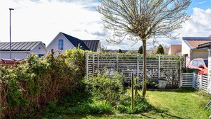 A residential area with houses, a tree, and a white fence. - Stunning home in Skillinge with WiFi (Skillinge)