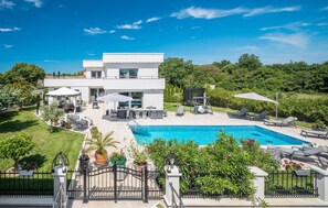 Außenpool, Liegestühle