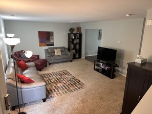 TV - Peaceful Hideaway Hospital Close - Entire Home (Concord)