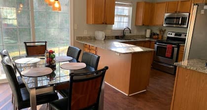 Peaceful Hideaway Hospital Close - Entire Home