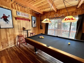 Game room - Cozy Cabin • Snow Hill • Family & Dog Friendly • Game Room • Near Ski Resorts (Big Bear Lake)