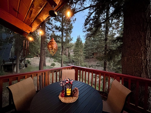 Cozy Cabin • Snow Hill • Family & Dog Friendly • Game Room • Near Ski Resorts