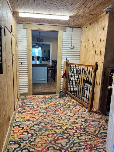 Country get away/ horse property just moments from Proctor Lake 