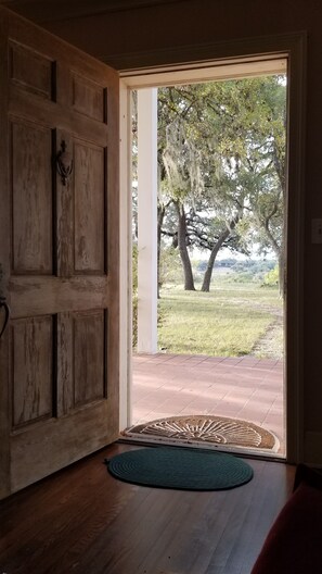 المنشأة من الداخل