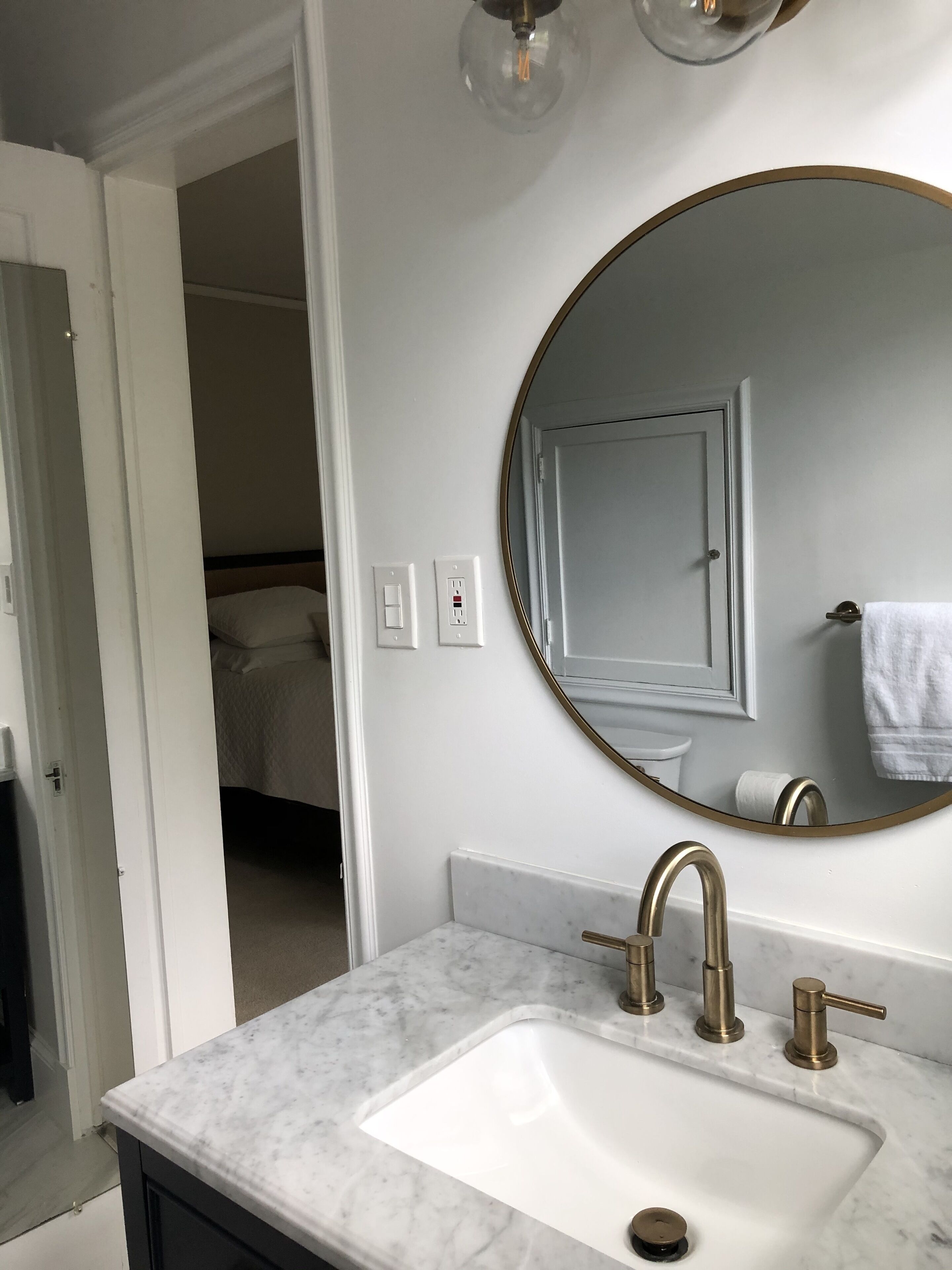 Atlanta Charming and Bright Upstairs 2/2 Unit