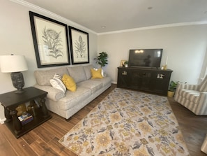 TV - Redding Country Cottage (Redding)