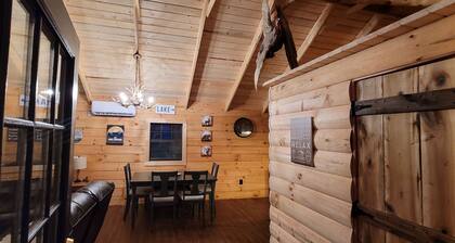 Secluded East TN Log Cabin
