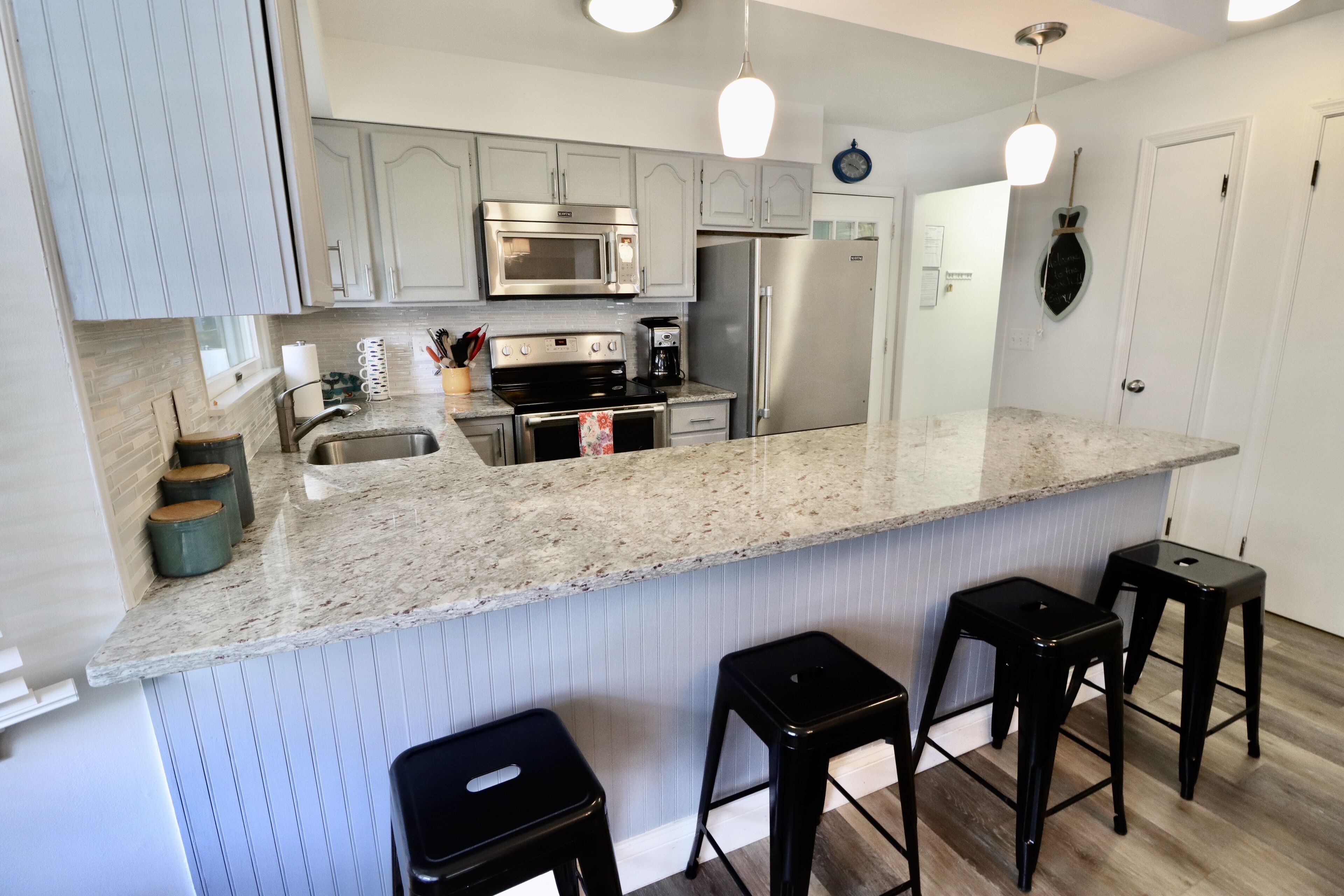 ONLY A 7 MINUTE WALK TO THE BEACH!