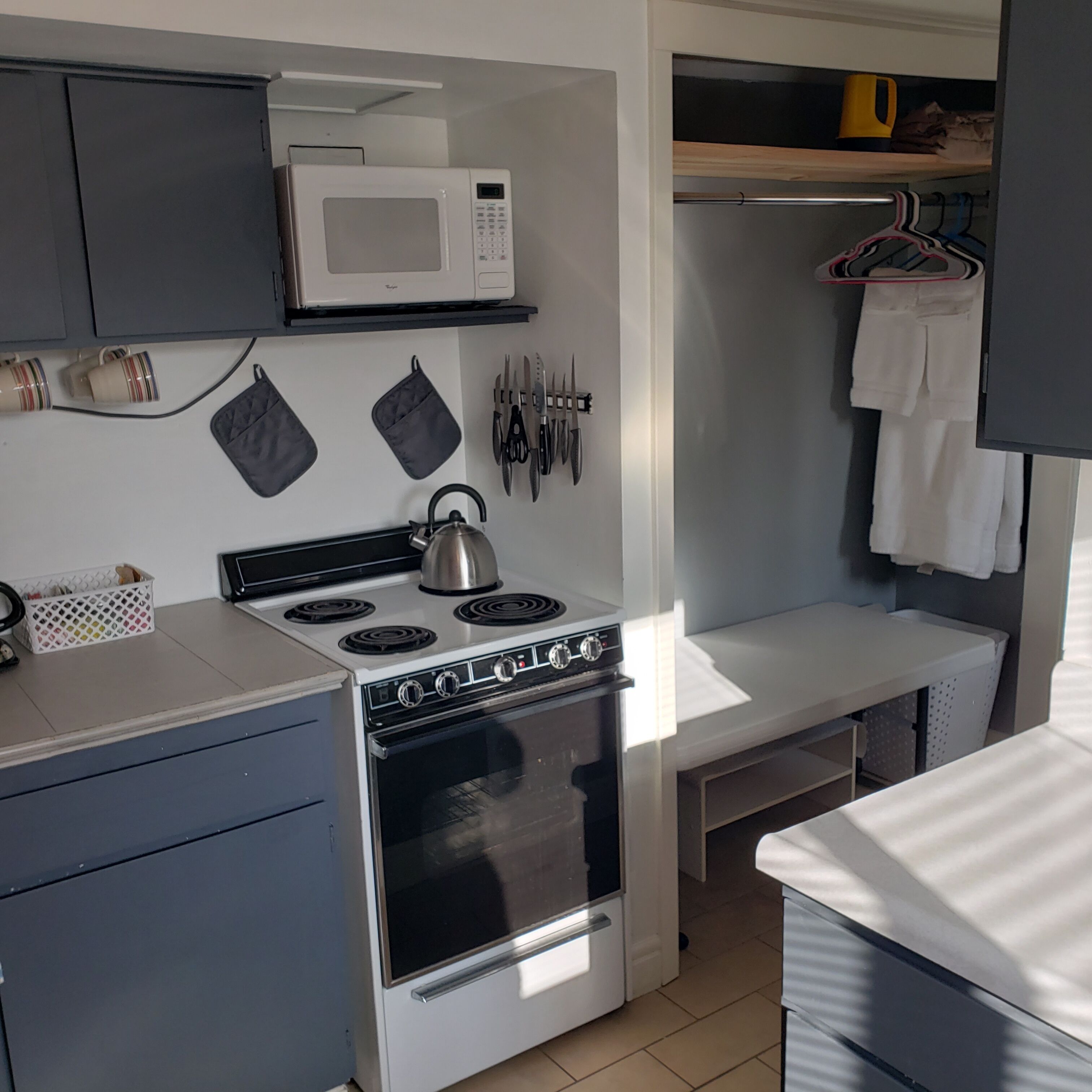 Sunny Studio next to Centennial Trail 