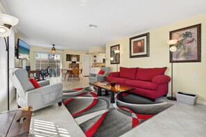 Smart TV, books, computer monitors - Chloe's Villa on Siesta Key, A Private 1/1 Escape (Siesta Key)