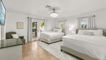 7 chambres, bureau, fer et planche à repasser, lit parapluie