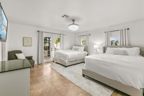 7 室のベッドルーム、デスク、アイロン / アイロン台、旅行用ベビーベッド