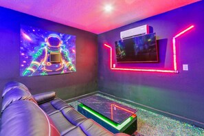 Smart TV, fireplace, video games, table tennis