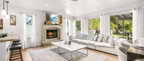 Smart TV, fireplace, video games, table tennis