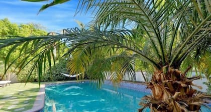 Best location, large home+pool, up to 20 ppl daytime, ping pong, +1 acre lot