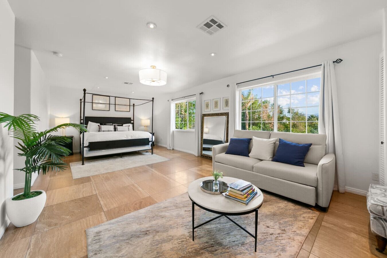 7 室のベッドルーム、デスク、アイロン / アイロン台、旅行用ベビーベッド