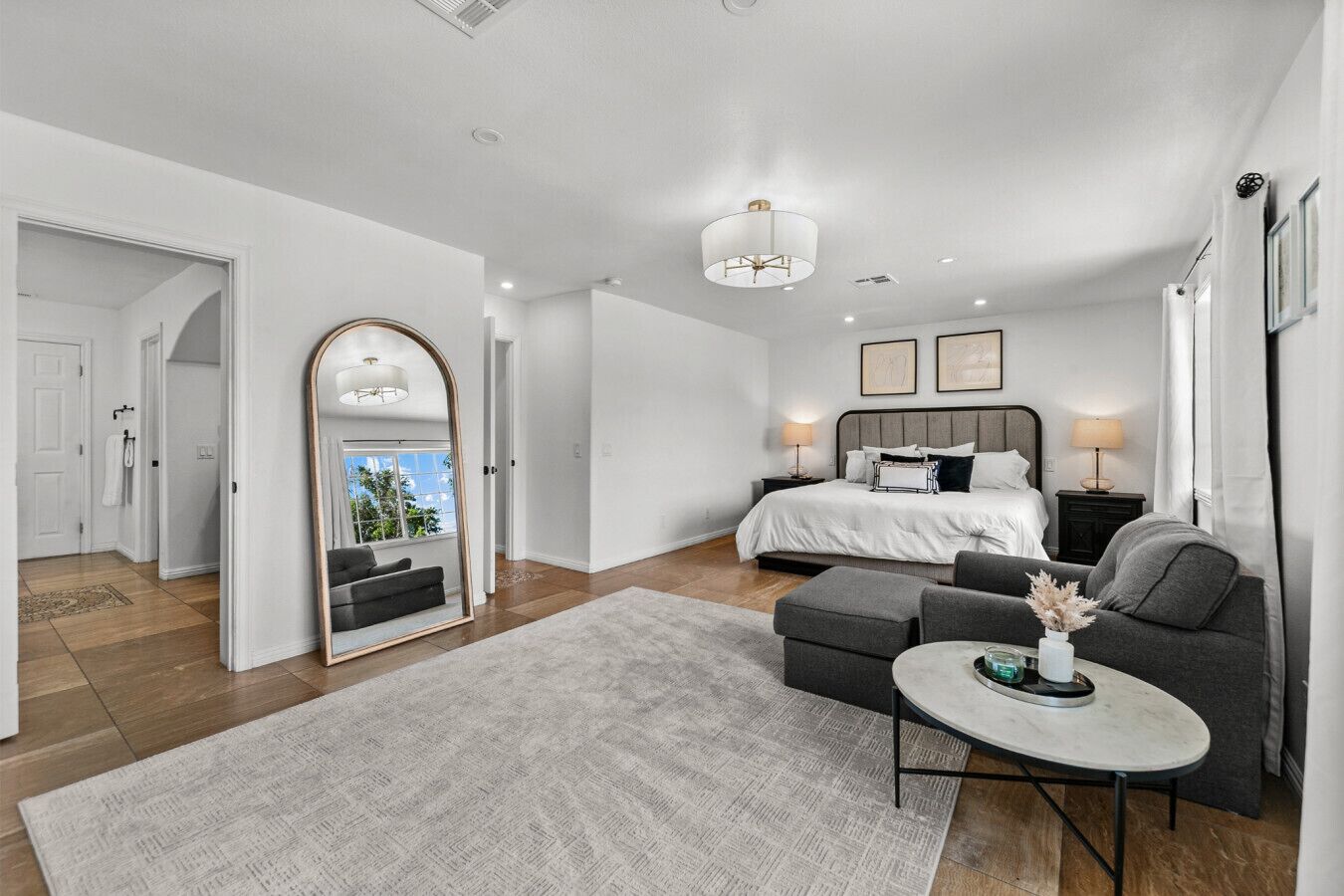 7 bedrooms, desk, iron/ironing board, travel crib
