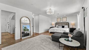 7 bedrooms, desk, iron/ironing board, travel crib