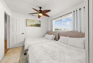 7 bedrooms, desk, iron/ironing board, travel cot