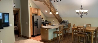 Privacy and Views in Swan Valley - Short Drive to Victor and Jackson