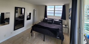 2 bedrooms, iron/ironing board, travel crib, free WiFi - Beachfront condo Miami Hollywood sunny isle Florida (Hollywood)