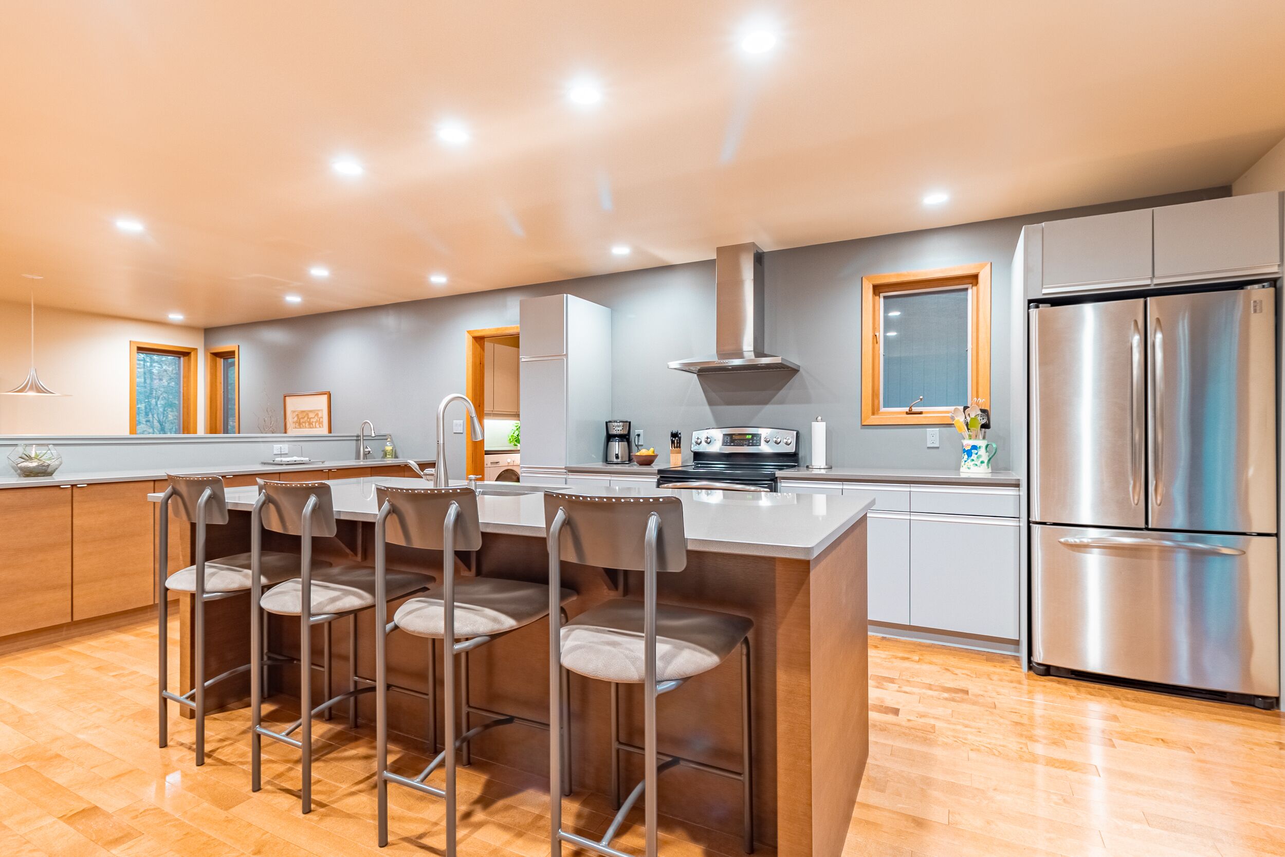 Bright and spacious family home in beautiful Southcott Pines area in Grand Bend