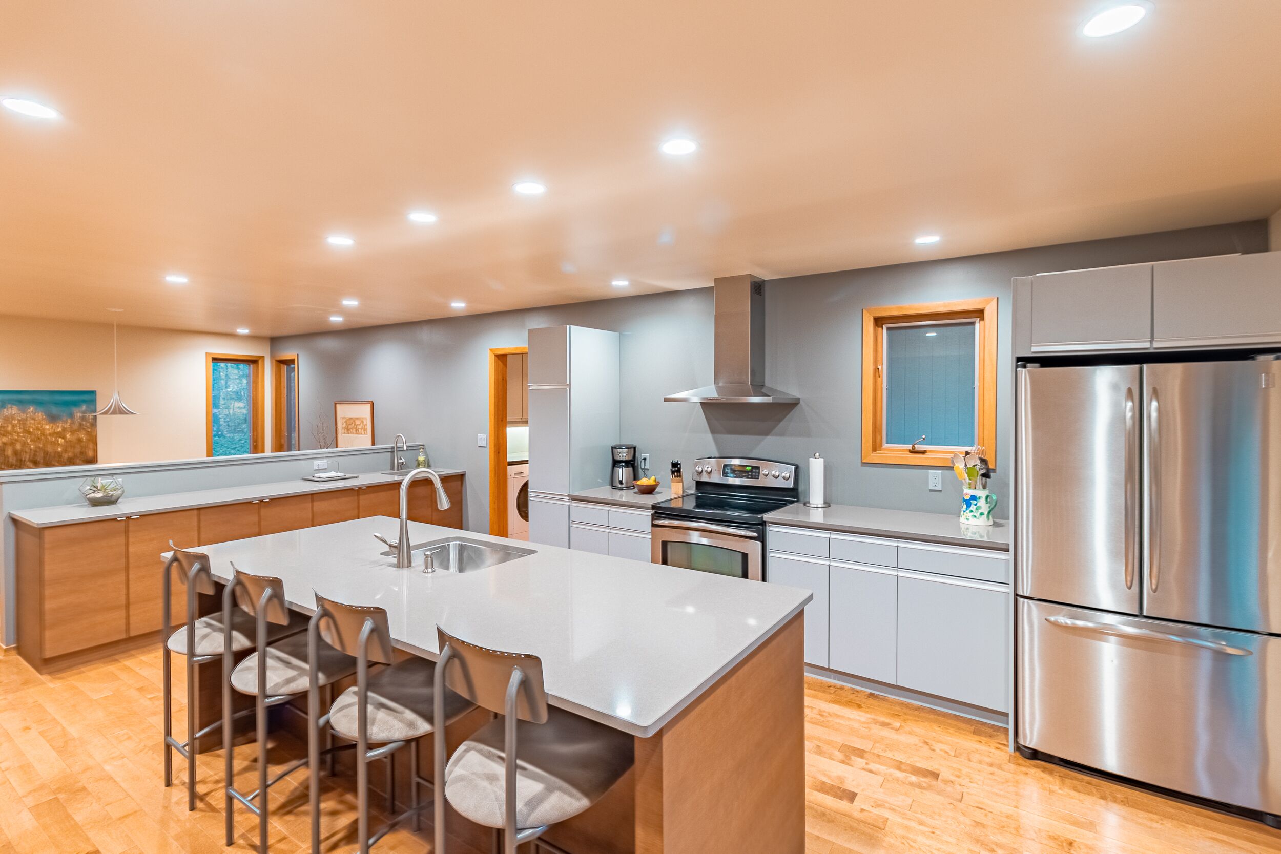 Bright and spacious family home in beautiful Southcott Pines area in Grand Bend