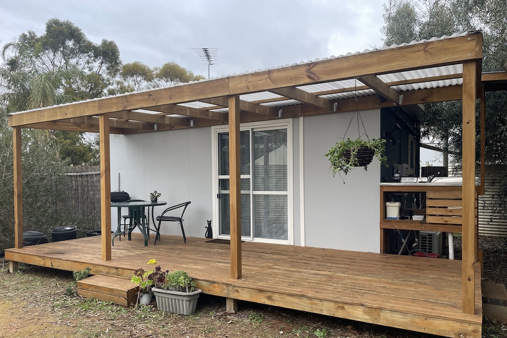 Private Cabin, Modern styled self contained in a peaceful area.