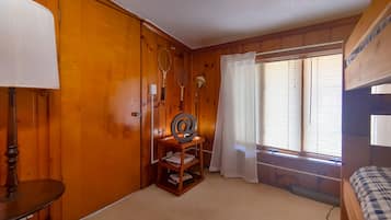 3 bedrooms, iron/ironing board, travel crib, free WiFi