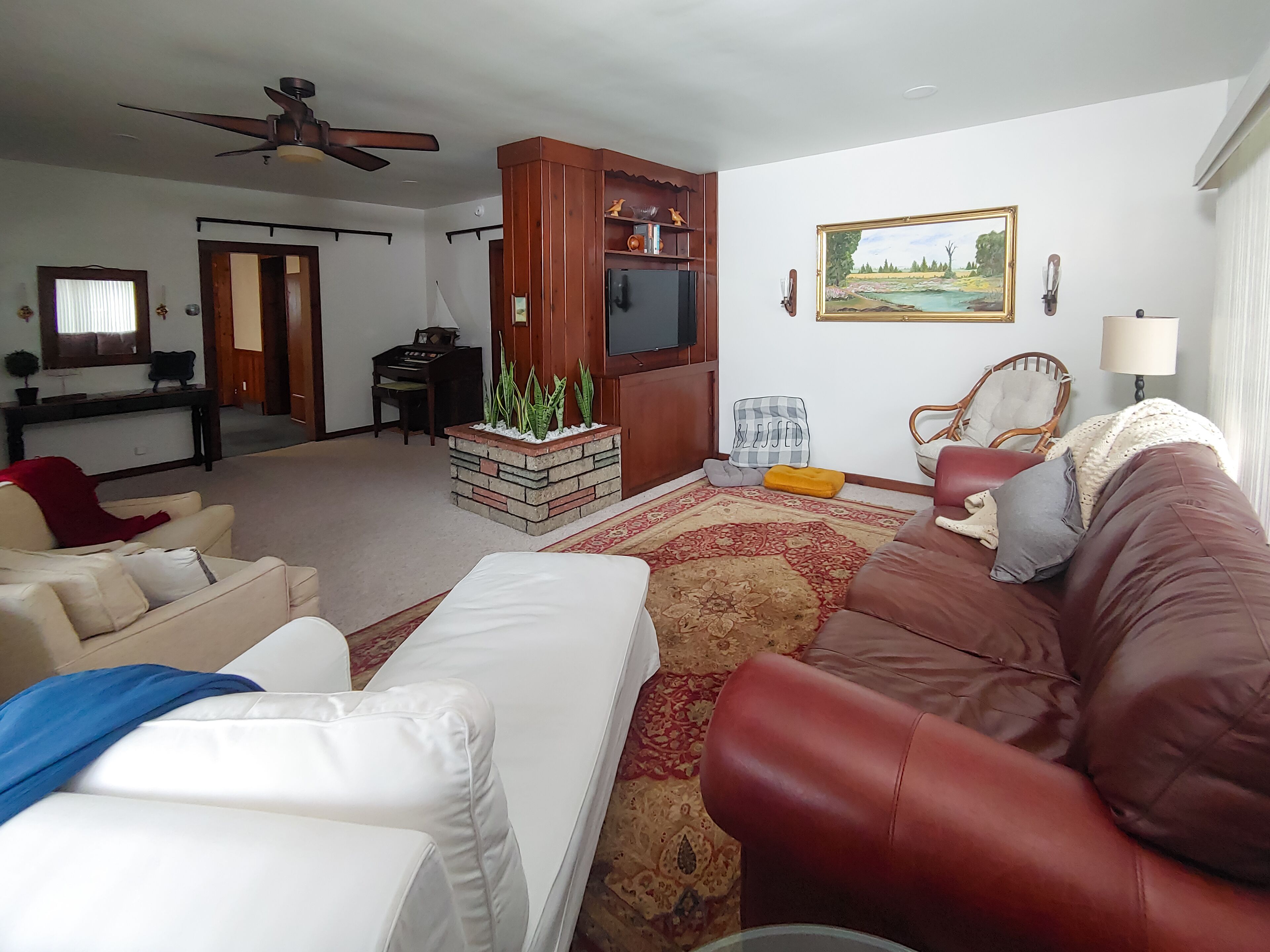 Huge historic on Lake Michigan w/ large yard, fire pit, BBQ & air conditioning