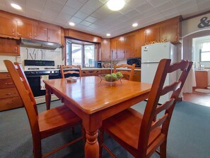 Fridge, microwave, oven, stovetop - Huge historic on Lake Michigan w/ large yard, fire pit, BBQ & air conditioning (Manistee)