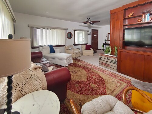 Huge historic on Lake Michigan w/ large yard, fire pit, BBQ & air conditioning