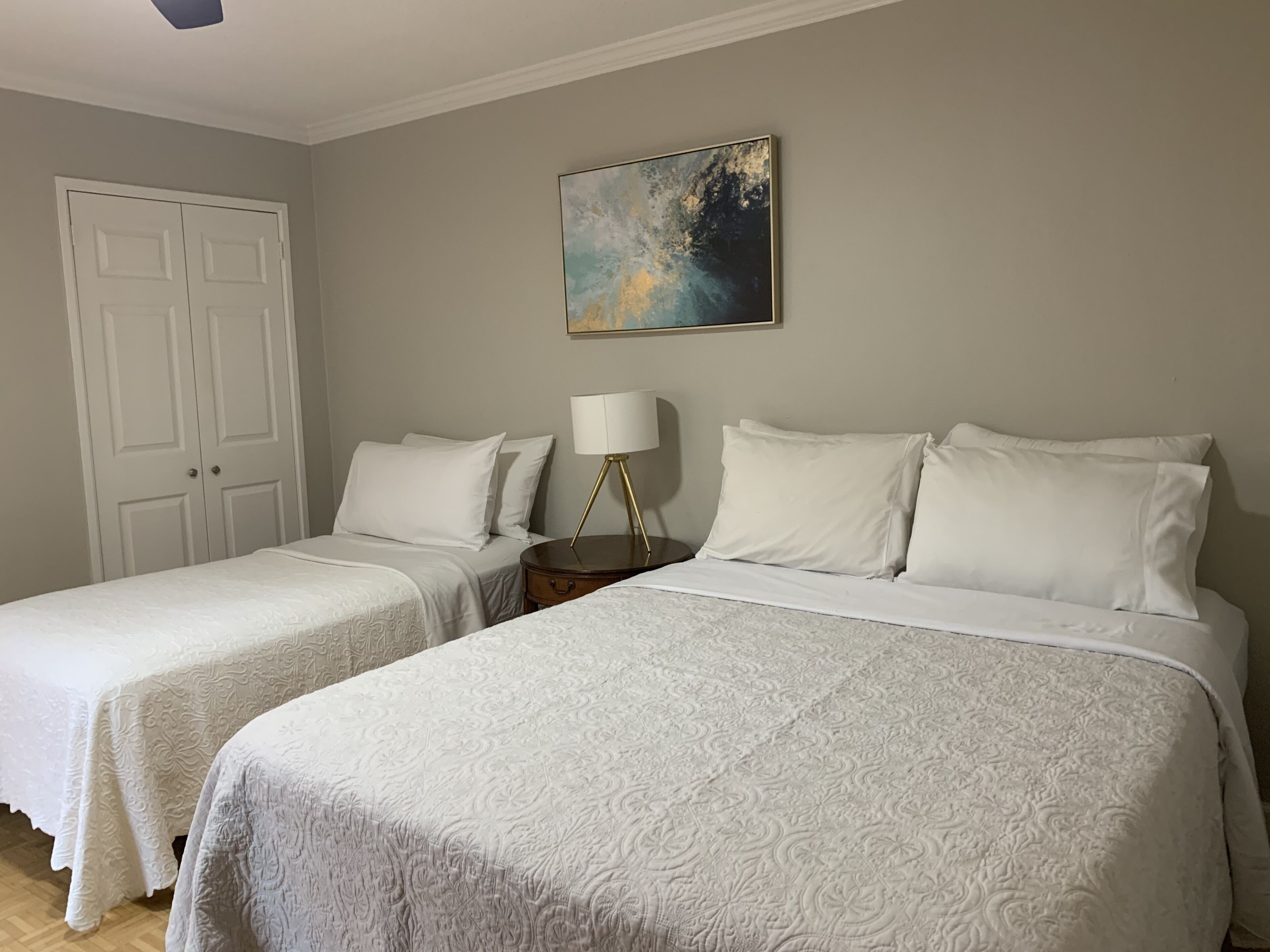 2 habitaciones, tabla de planchar con plancha y wifi gratis 