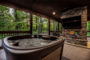 Indoor spa tub