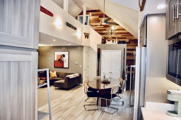 Smart TV, fireplace, books, computer monitors