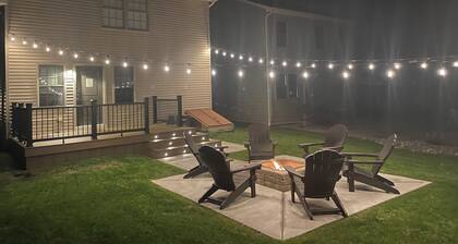 "The Tahoe" Modern Lake Cottage Retreat~Close to Beach & Lake!!