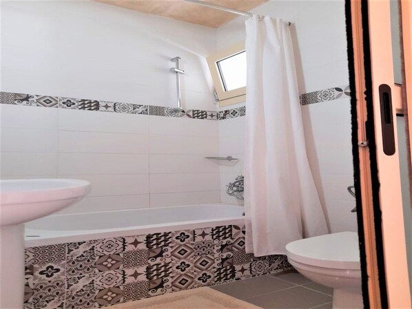 Bathtub, hair dryer, towels